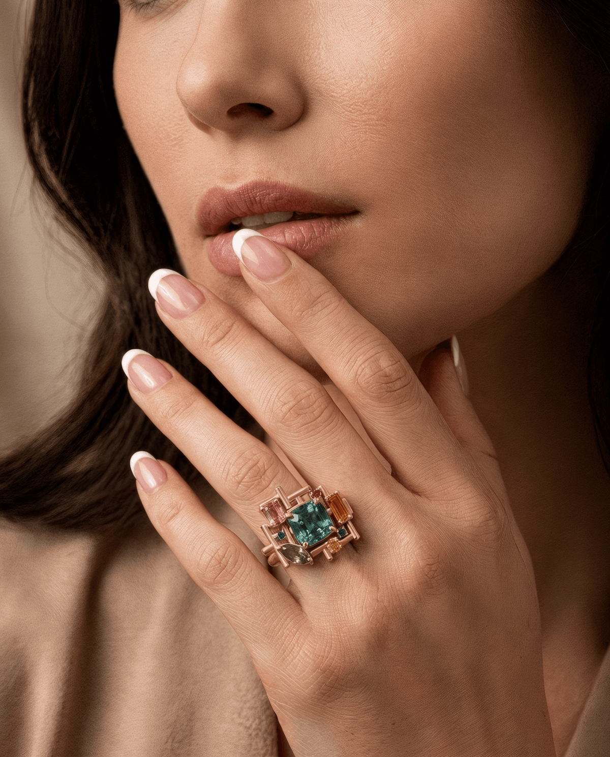 Mosaico Ring in 18K yellow gold with a cushion-cut Lagoon tourmaline and sapphires | DONYDO Mosaico Collection