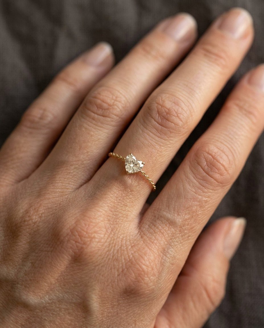 D by DONYDO Align Heart Diamond Ring – 18K Yellow Gold - DONYDO JEWELRY-ring