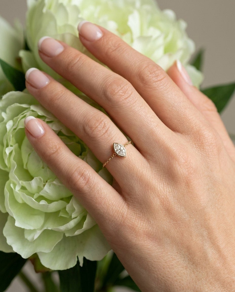 D by DONYDO Align Marquise Diamond Ring – 18K Yellow Gold - DONYDO JEWELRY-ring