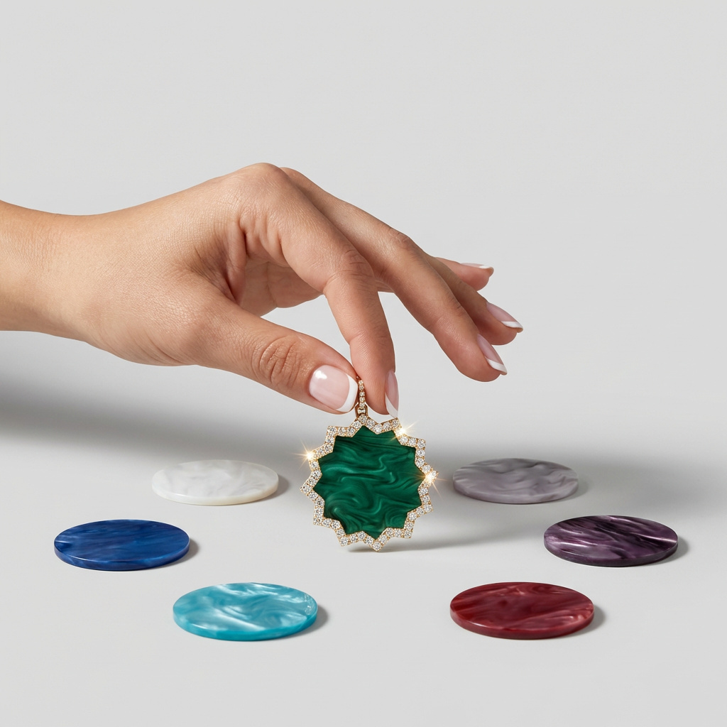 ORA 30 – six coloured mother-of-pearl discs with the green disc in the pendant | DONYDO Jewelry